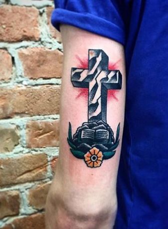 54 Tatuajes de Cruces que impresionan y sus Significados - Tatuajes