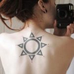 tatuajes sol para mujeres 9 - tatuajes del sol
