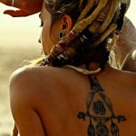 tatuajes de mujeres rastas 3 - Tatuagens Feminina