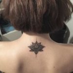 tatuajes mandalas nuca 1 - tatuajes de m&aacute;ndalas