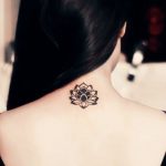tatuajes mandalas nuca 3 - tatuajes de m&aacute;ndalas