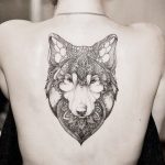 tatuajes lobos espalda 5 - tatuajes de lobos