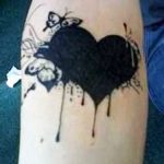 tattoo corazones negros 1 - tatuajes de corazones