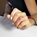 tatuajes corazones dedos manos 5 - tatuajes de corazones