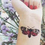 80 Originales Tatuajes de Mariposas 🦋 y su Significado - Tatuajes Geniales tatuajes con mariposas muñeca pequeño 3 - tatuajes de mariposas