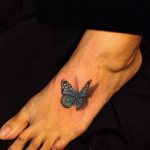 80 Originales Tatuajes de Mariposas 🦋 y su Significado - Tatuajes Geniales tatuajes de mariposas pie pequeños 2 - tatuajes de mariposas