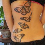 tatuajes mariposas espalda baja caderas pelvis 2 - tatuajes de mariposas